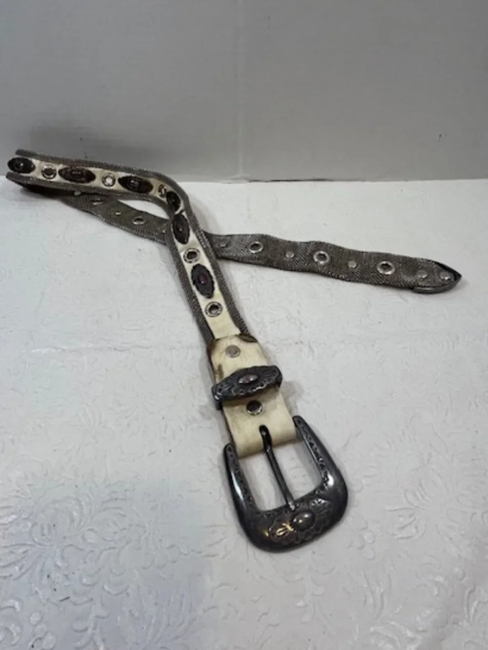 VTG Silver Tone Metal Mesh White Leather Concho Grommets Belt Western Buckle32 M